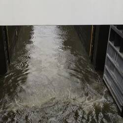 Einfahrt in die Schleusenkammer