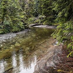 Kurze Pause am Fluss