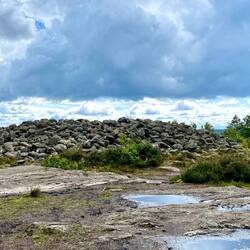 Am Ende des Rungang gibt es 3000 Jahre alte Hügelgräber zu sehen