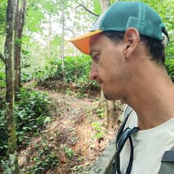 La tête de Mahé quand il doit payer un énième droit de passage