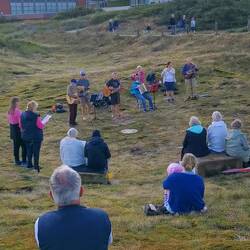 Dünensingen immer am Mittwochabend mit altbekannten Liedern