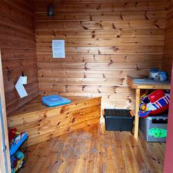 Plumpsklo - Von Firmen und Privatpersonen gebaut