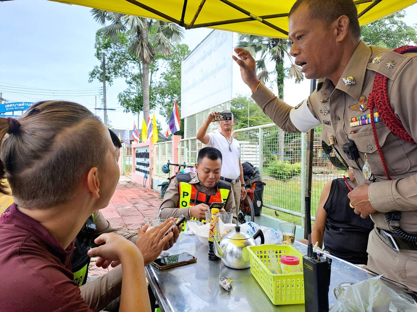 Frühstückspause mit Polizei