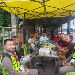 Frühstück mit den Freunden und Helfern