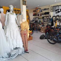 Razzia in Brautmodengeschäft: Illegale Fahrradwerkstatt gefunden