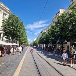 ...und ne große Shopping-Meile...😉