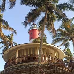 Blick zurück auf Leuchtturm & Cafeteria