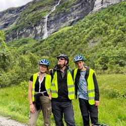 Wycieczka pod wodospadem drugim