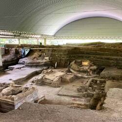 Die Ausgrabungen unter Dach 🛖