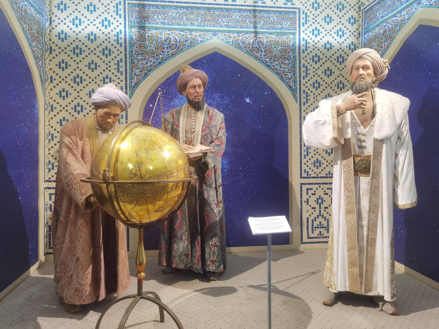 Der Gelehrte Mirza Ulugbek (rechts) mit Schülern