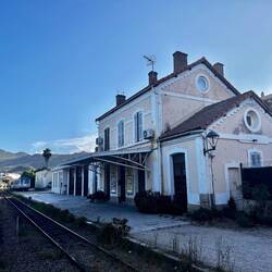 Der Bahnhof von Calvi – man kann nach Bastia und Ile-Rousse fahren.