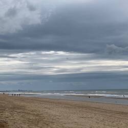 Am Horizont die Skyline von Den Haag