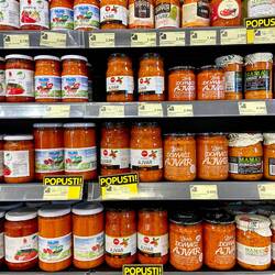 Ich bin im Paradies angekommen: Ajvar, soweit das Auge reicht! 😋