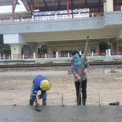 Buddhistische Burka? Semana Santa goes Siam? Nein, nur ambitionierter Arbeitsschutz