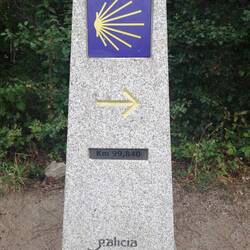Yay, under 100km to go (if you don't walk the Variante Espiritual!)