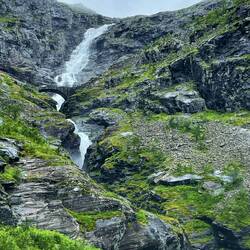 Stigfossen - 240 m wofospadu (a potem rzeka)