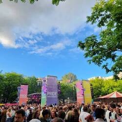 Amstelvelt street party with a speck of BLUE sky 💙