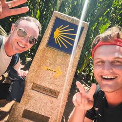 Sehr sehr happy über den 10 Kilometerstein!