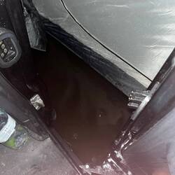 Das Wasser steht knöchelhoch in unsrer Zeltschleuse