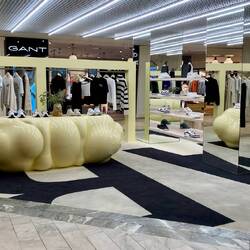 Nach dem Preischild braucht man nicht zu suchen, das kann man sich in der Regel sowiso nicht leisten