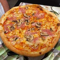 Pizza Prosciutto e Funghi
