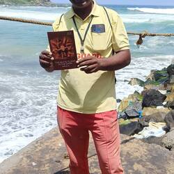 Ein Rettungsschwimmer mit Hang zur Lyrik - wir haben sein Buch gekauft 😅