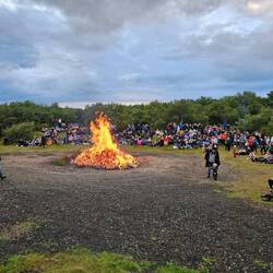 Geselliger Abend auf dem Campingplatz