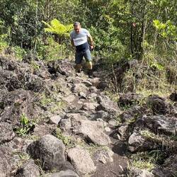 Übers Lavafeld ist es schwierig zu laufen