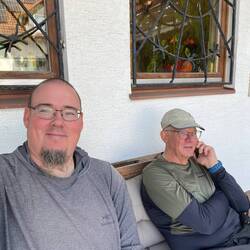 Pepe macht ein Date mit der Wandermaus aus.