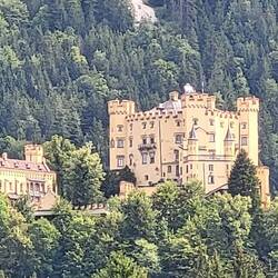 Schloss Hohenschwanstein direkt daneben