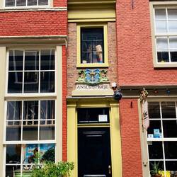 Haus zwischen zwei Häuser. Optimale Platzausnutzung.