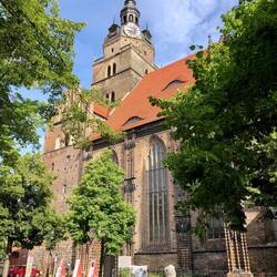 Wir versuchen, ins Innere der schönen St. Katharinenkirche vorzudringen - keine Chance