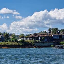 Zerstörte Villa von Pablo Escobar