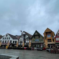 Kamieniczki nad fiordem