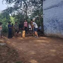 Peter bleibt doch lieber beim Fußball