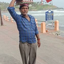 Er trug die Eier eigentlich ohne Hilfe der Hand...