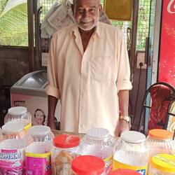 Bezahltisch mit weiteren Süßigkeiten