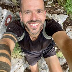 Mein Tip für steile Abschnitte: Rutscht einfach auf dem Füdli runter.