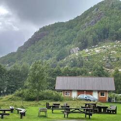 Nasza chatka (a my schowani w niej, bo pada)