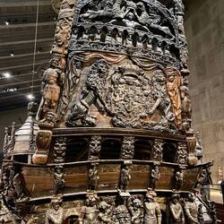 Das Achterdeck ist besondert beeindruckend. Die hellen Holzteile wurden nachgefertigt.