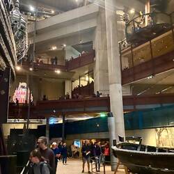 Man kann von 7 Floors das Schiff betrachten