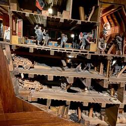 Ein Schnittmodell mir den Einzelnen Decks. Das Schiff war für 400 Personen gebaut