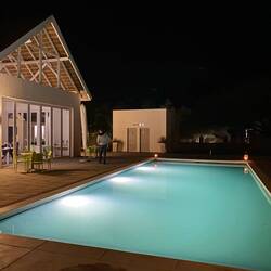 Pool mit Restaurant