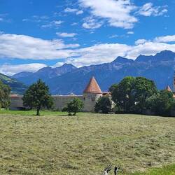 Zufahrt auf Glurns, eine der schönsten historischen Städte in ganz Italien. Wie im Mittelalter
