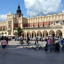 Vue de la place du RINEK une des plus grande place d'Europe