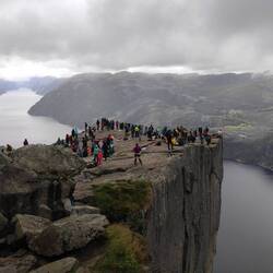 Widok na Pulpit rock i pielgrzymów