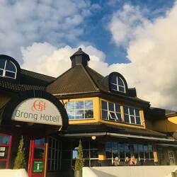 Abends kann man sogar draußen sitzen (20 Uhr)