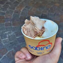 Selbst hergestelltes Eis bei Sabine, Kugel 70 Cent