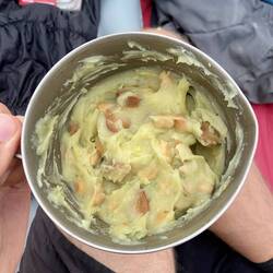 mein perfektioniertes Lieblingswanderabendessen 😋 (Es schmeckt besser als es aussieht.)