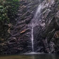 Wasserfall in der Nähe vom Playa Brava